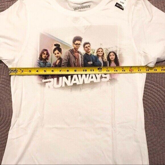 3/$20 Her Universe NWT Marvel "Runaways" Women's Junior Large Graphic T-Shirt - Picture 5 of 6